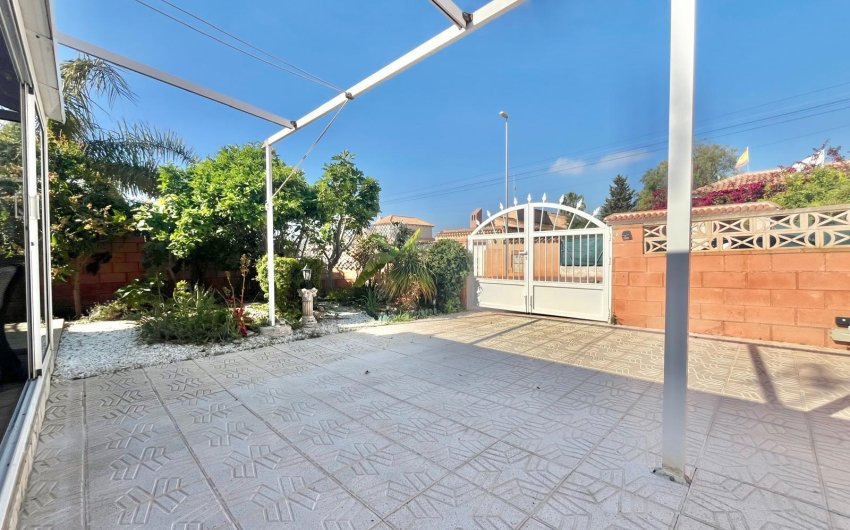 Reventa - Villa -
Orihuela Costa - Los Almendros-la Florida