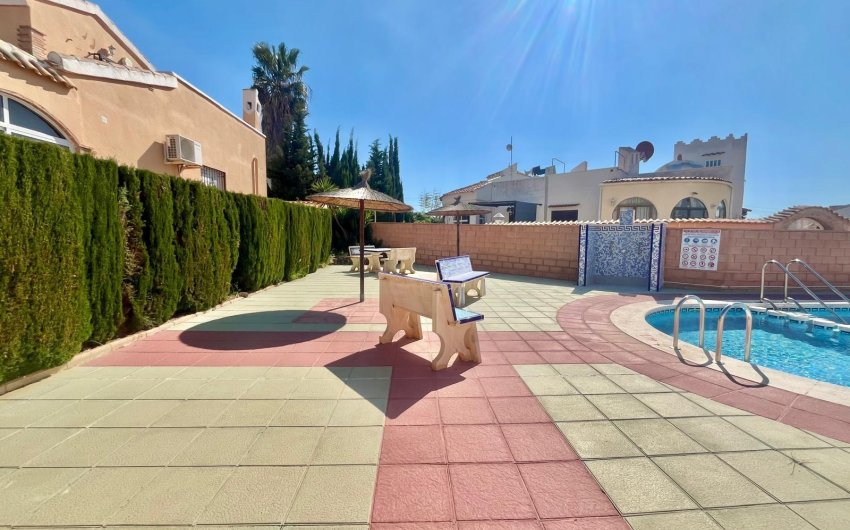 Reventa - Villa -
Orihuela Costa - Los Almendros-la Florida