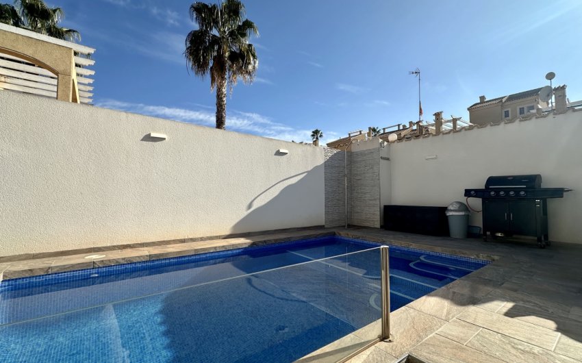 Reventa - Villa -
Orihuela Costa - Los Altos
