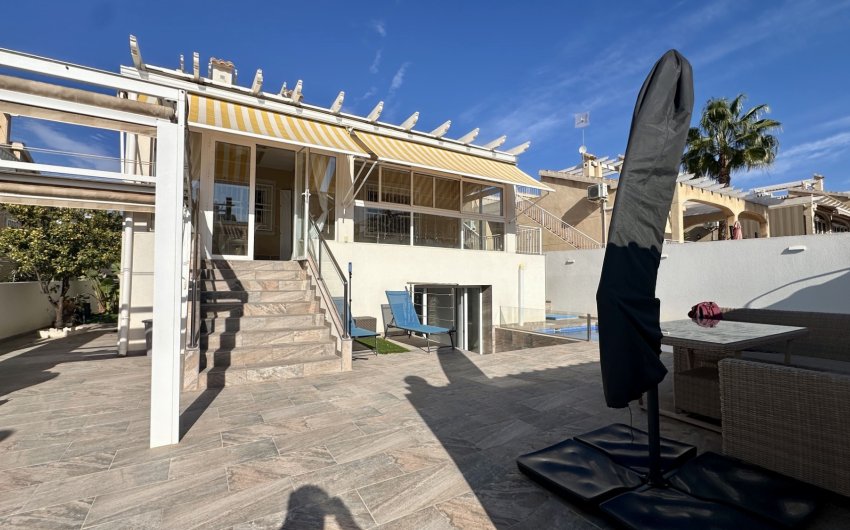 Reventa - Villa -
Orihuela Costa - Los Altos