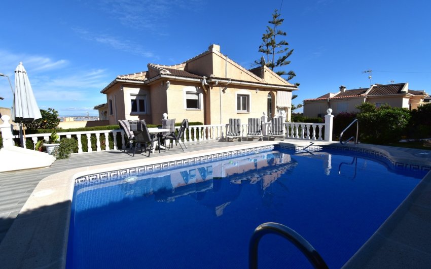 Reventa - Villa -
Orihuela Costa - Los Balcones