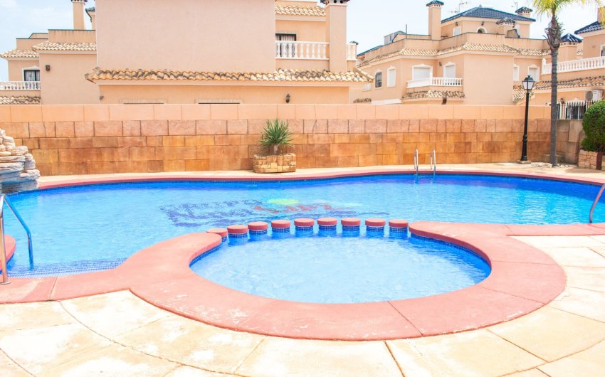 Reventa - Villa -
Orihuela Costa - Los Dolses