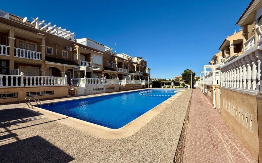 Reventa - Villa -
Orihuela Costa - Playa Flamenca