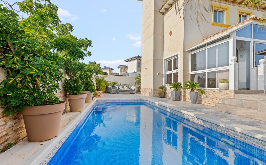 Reventa - Villa -
Orihuela Costa - Playa Flamenca