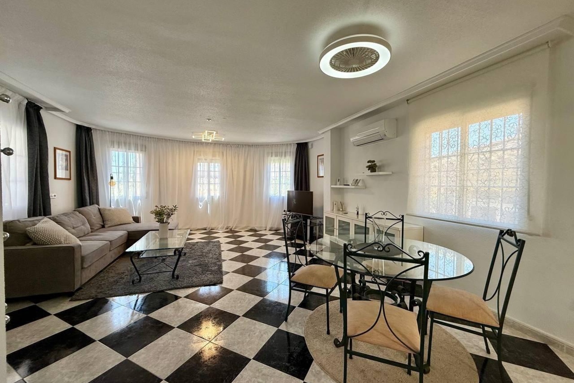 Reventa - Villa -
Orihuela Costa - Playa Flamenca