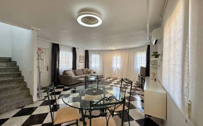 Reventa - Villa -
Orihuela Costa - Playa Flamenca