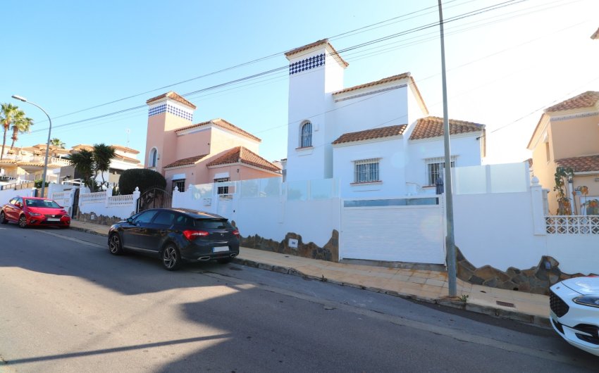 Reventa - Villa -
Orihuela Costa - Villamartín