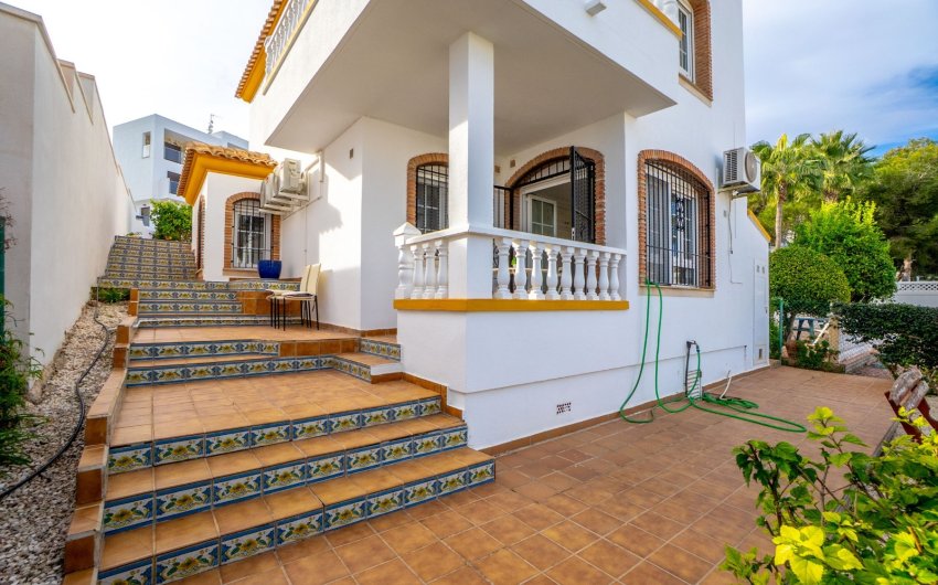 Reventa - Villa -
Orihuela Costa - Villamartín