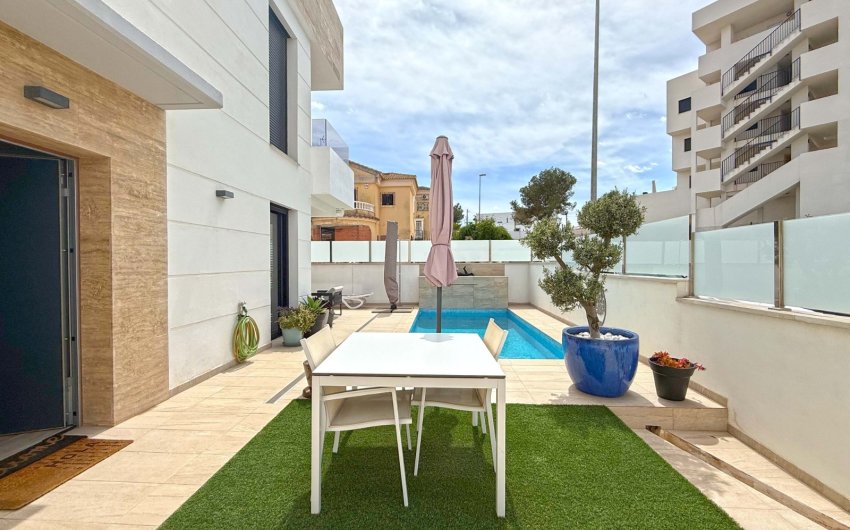 Reventa - Villa -
Orihuela Costa - Villamartín