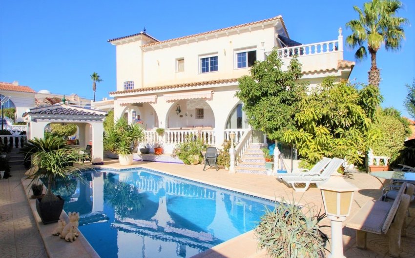Reventa - Villa -
Orihuela Costa - Villamartín