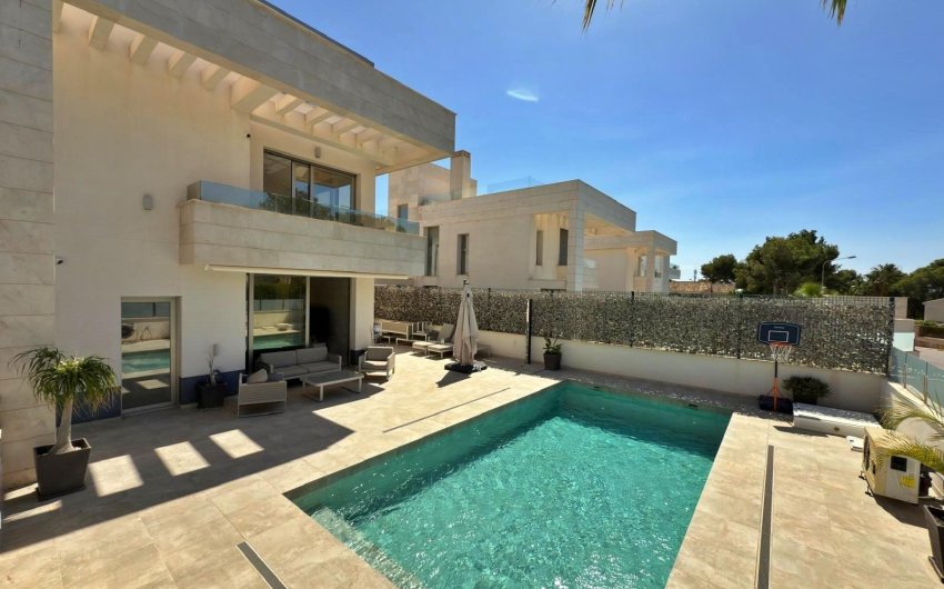 Reventa - Villa -
Orihuela Costa - Villamartín