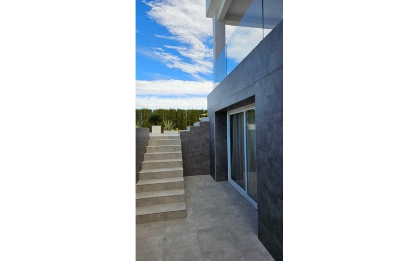 Reventa - Villa -
Orihuela - Urb. Montepinar