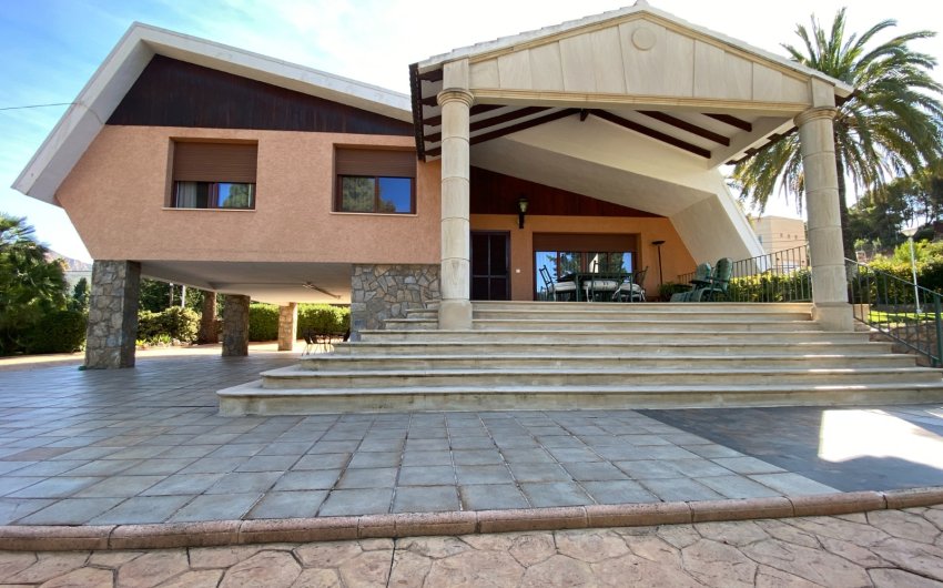 Reventa - Villa -
Petrer