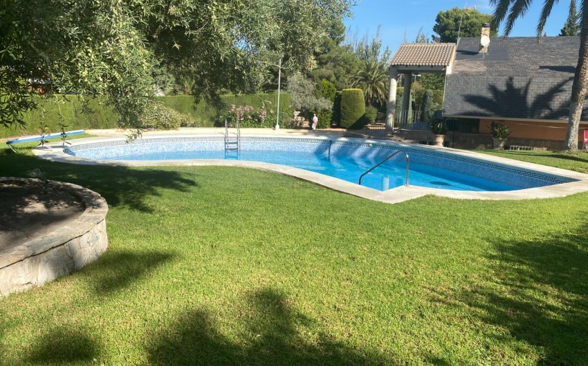 Reventa - Villa -
Petrer