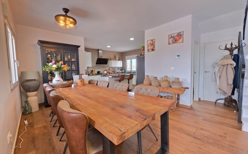 Reventa - Villa -
Pinoso - Inland