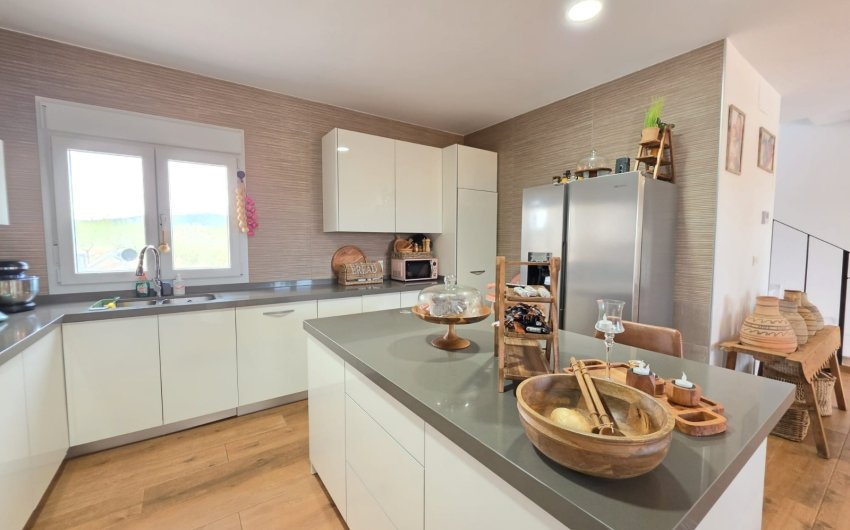 Reventa - Villa -
Pinoso - Inland