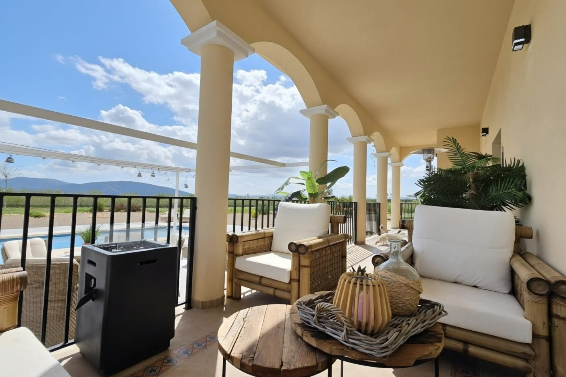 Reventa - Villa -
Pinoso - Inland