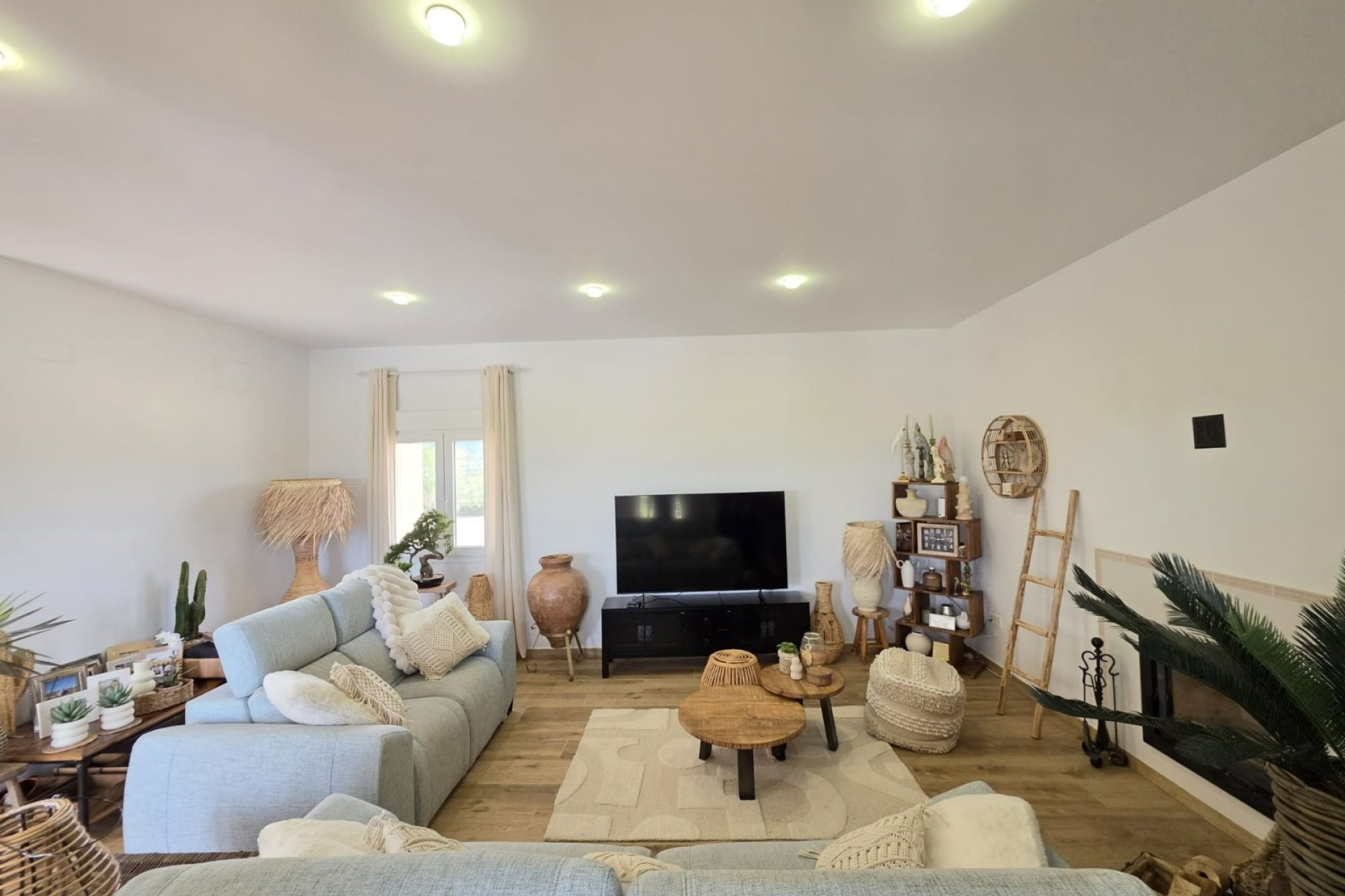 Reventa - Villa -
Pinoso - Inland