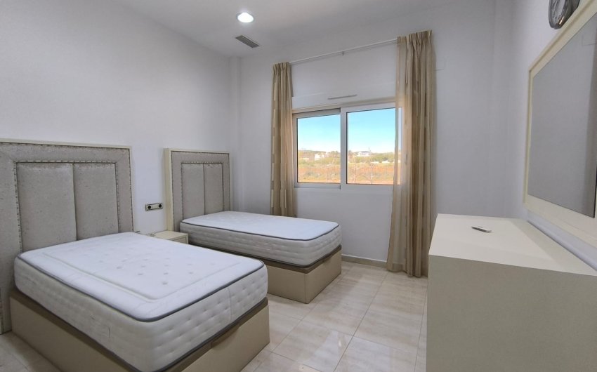 Reventa - Villa -
Pinoso - Inland