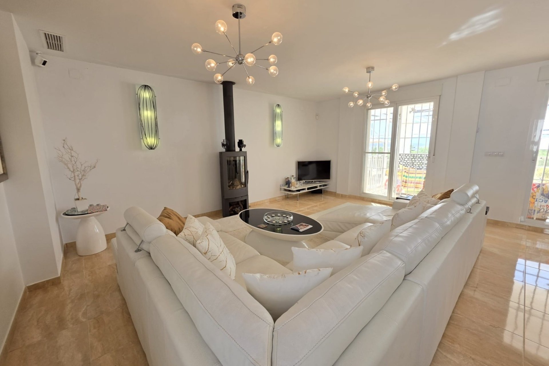 Reventa - Villa -
Pinoso - Inland