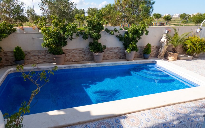 Reventa - Villa -
Playa Flamenca - Costa Blanca