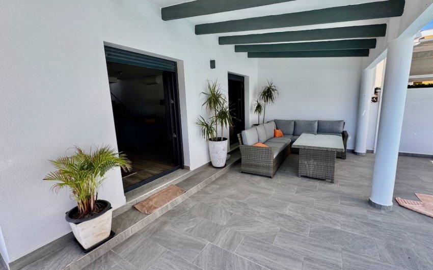 Reventa - Villa -
Punta Prima