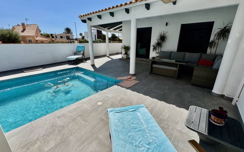 Reventa - Villa -
Punta Prima