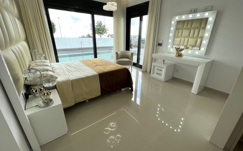 Reventa - Villa -
San Miguel de Salinas - Costa Blanca Sur