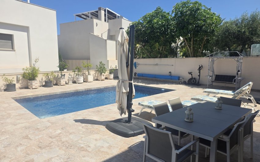 Reventa - Villa -
San Miguel de Salinas - Inland