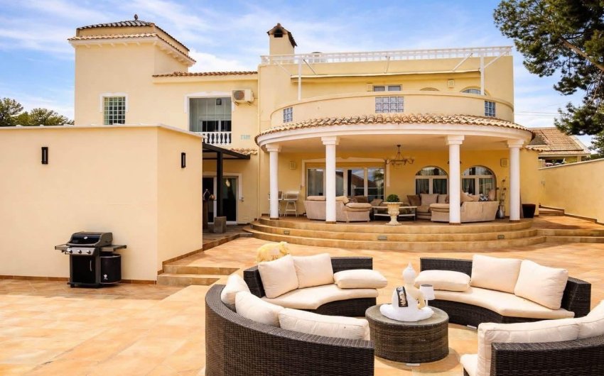 Reventa - Villa -
San Miguel de Salinas - Inland