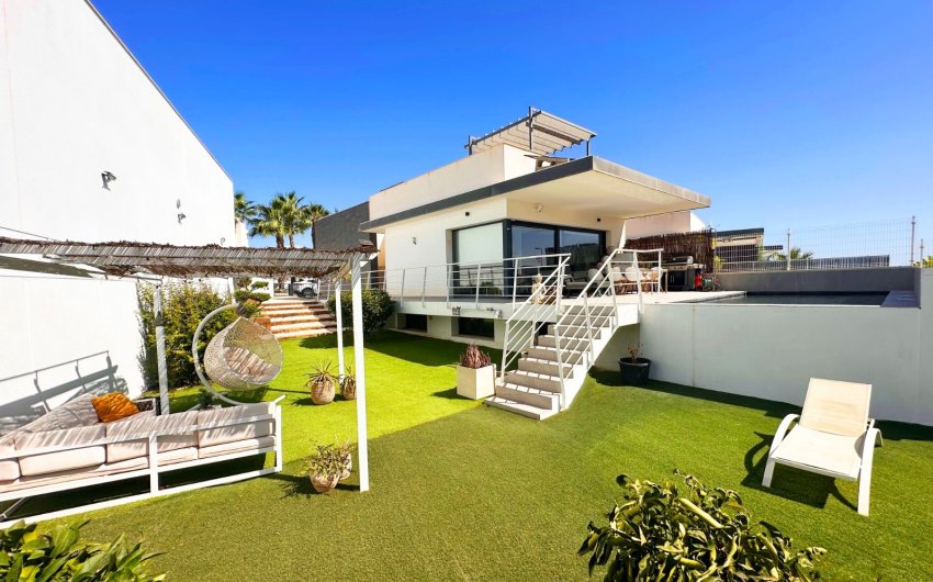Reventa - Villa -
San Miguel de Salinas - Inland