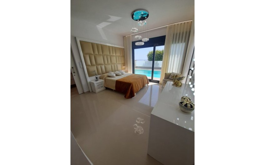 Reventa - Villa -
San Miguel de Salinas - Inland