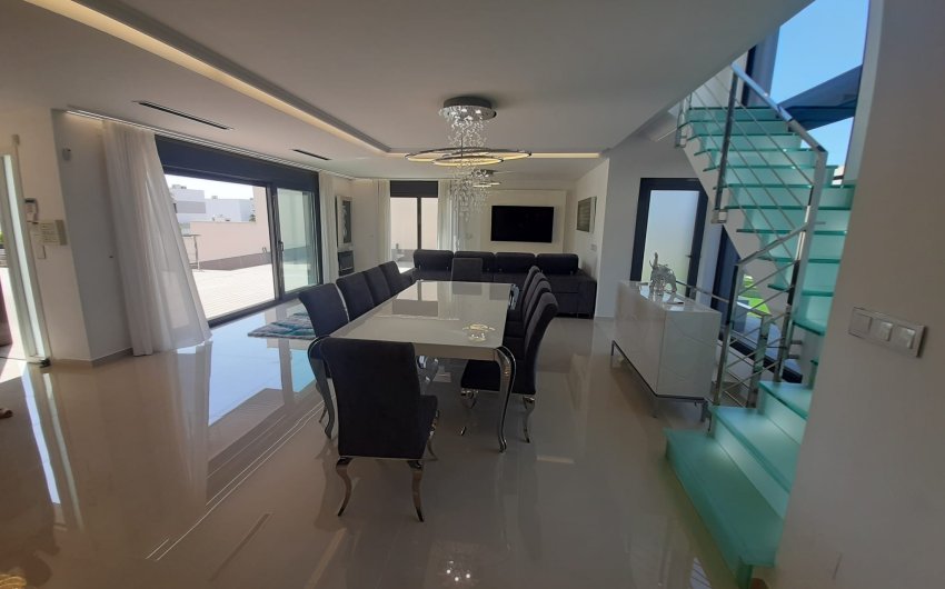 Reventa - Villa -
San Miguel de Salinas - Inland