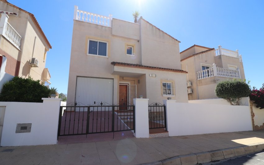 Reventa - Villa -
San Miguel de Salinas - Lake View Mansions