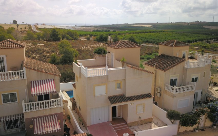 Reventa - Villa -
San Miguel de Salinas - Lake View Mansions