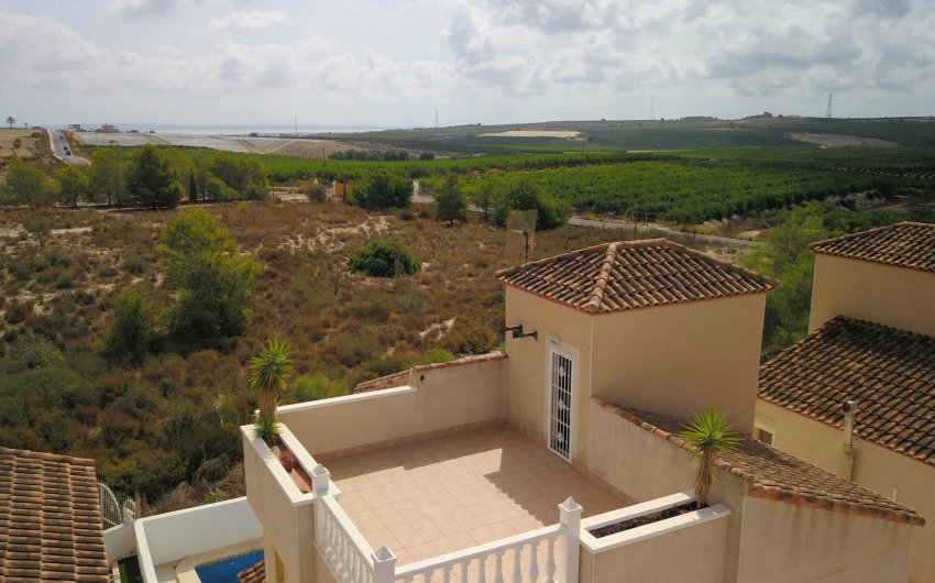 Reventa - Villa -
San Miguel de Salinas - Lake View Mansions