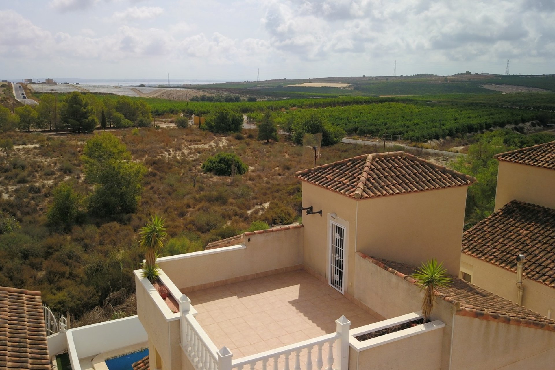 Reventa - Villa -
San Miguel de Salinas - Lake View Mansions