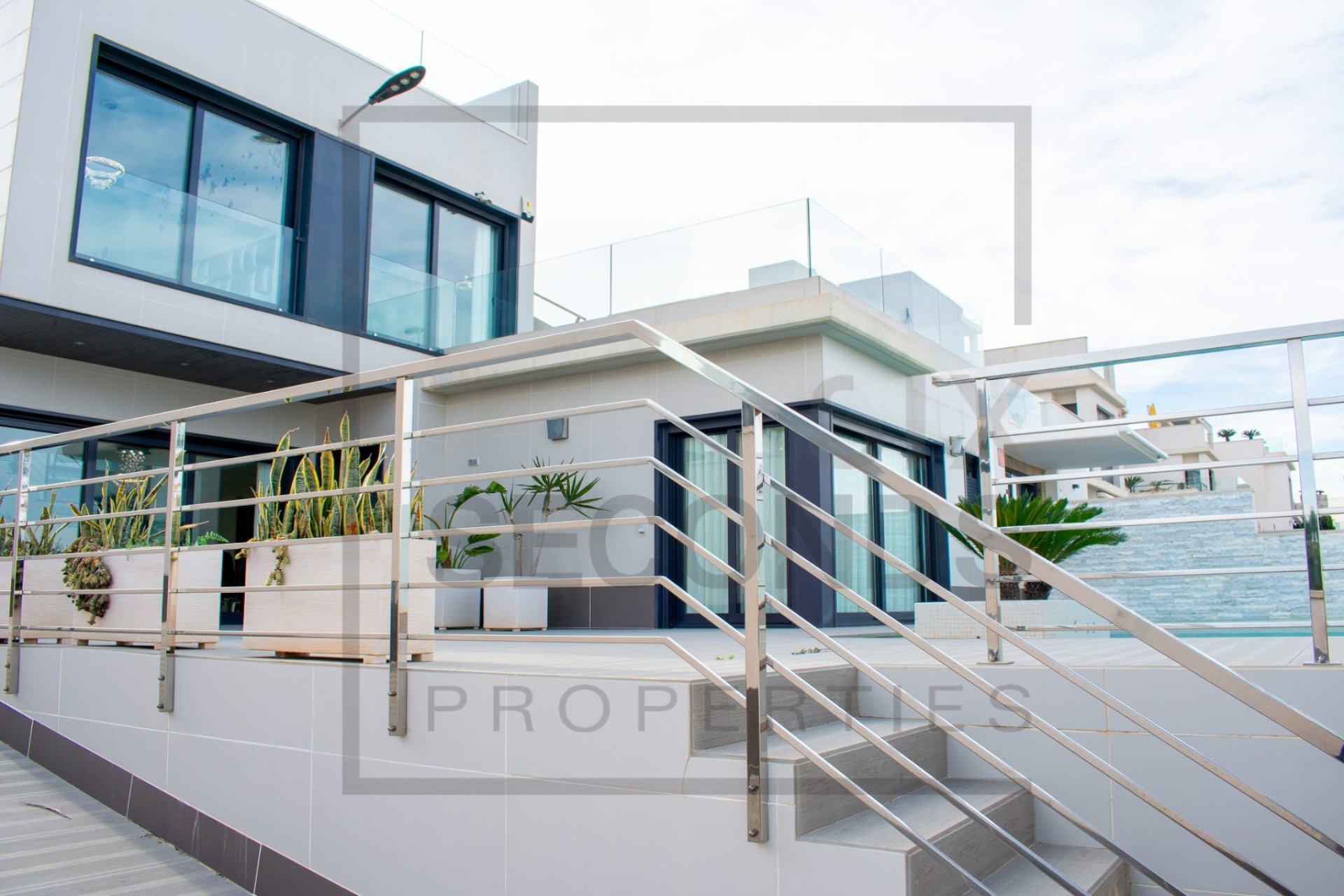 Reventa - Villa -
San Miguel de Salinas - Urbanizaciones