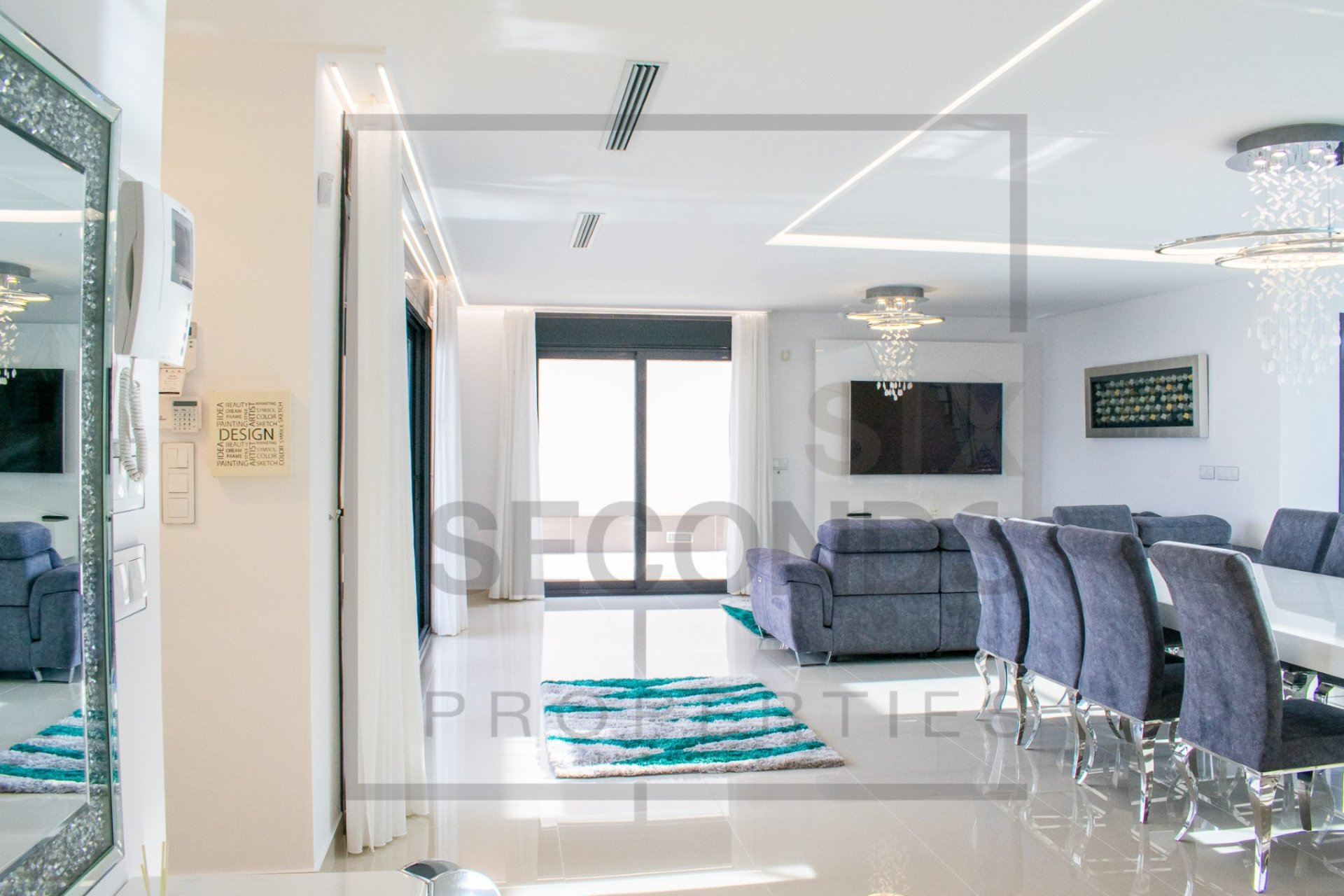 Reventa - Villa -
San Miguel de Salinas - Urbanizaciones