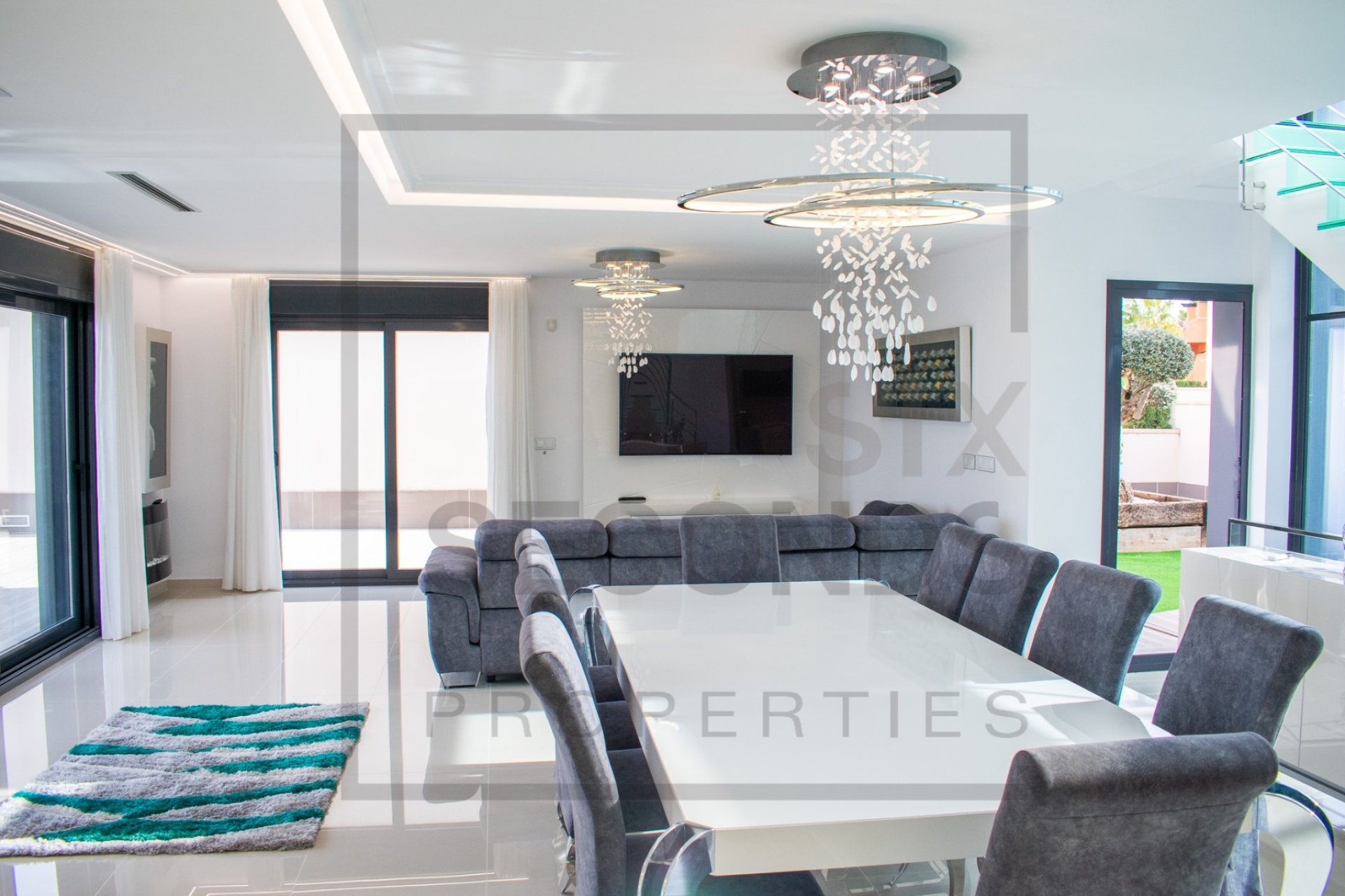 Reventa - Villa -
San Miguel de Salinas - Urbanizaciones