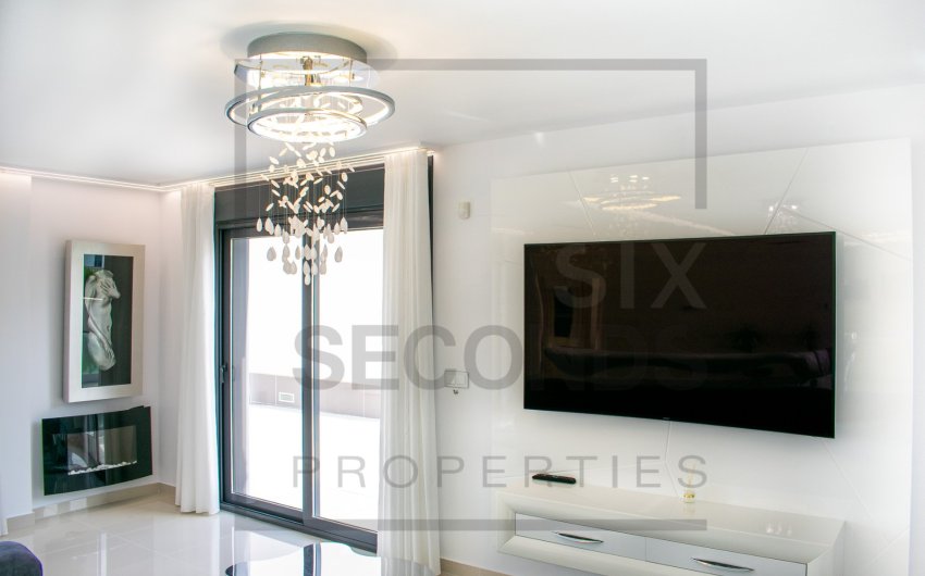 Reventa - Villa -
San Miguel de Salinas - Urbanizaciones