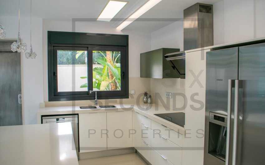 Reventa - Villa -
San Miguel de Salinas - Urbanizaciones