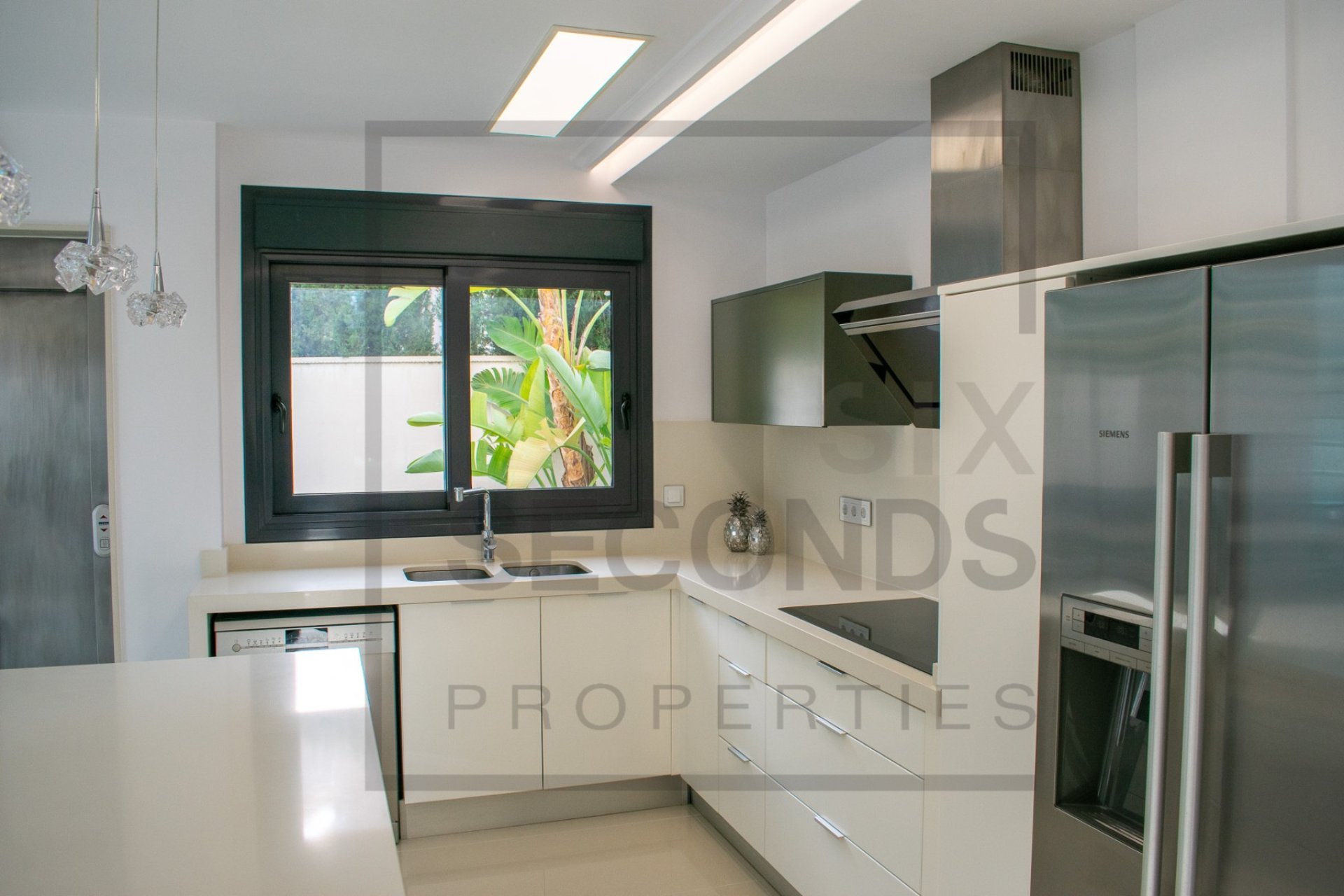 Reventa - Villa -
San Miguel de Salinas - Urbanizaciones