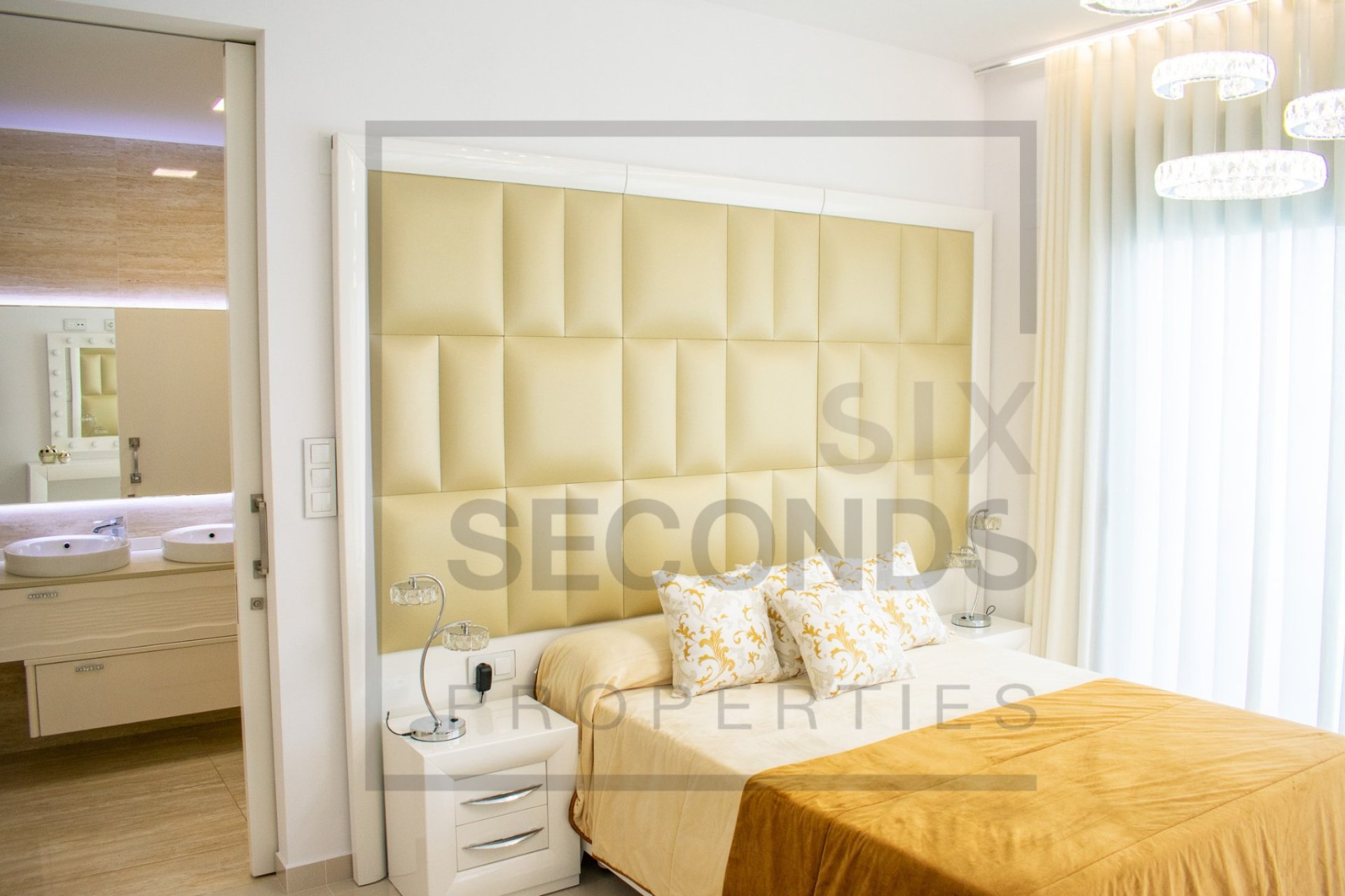 Reventa - Villa -
San Miguel de Salinas - Urbanizaciones