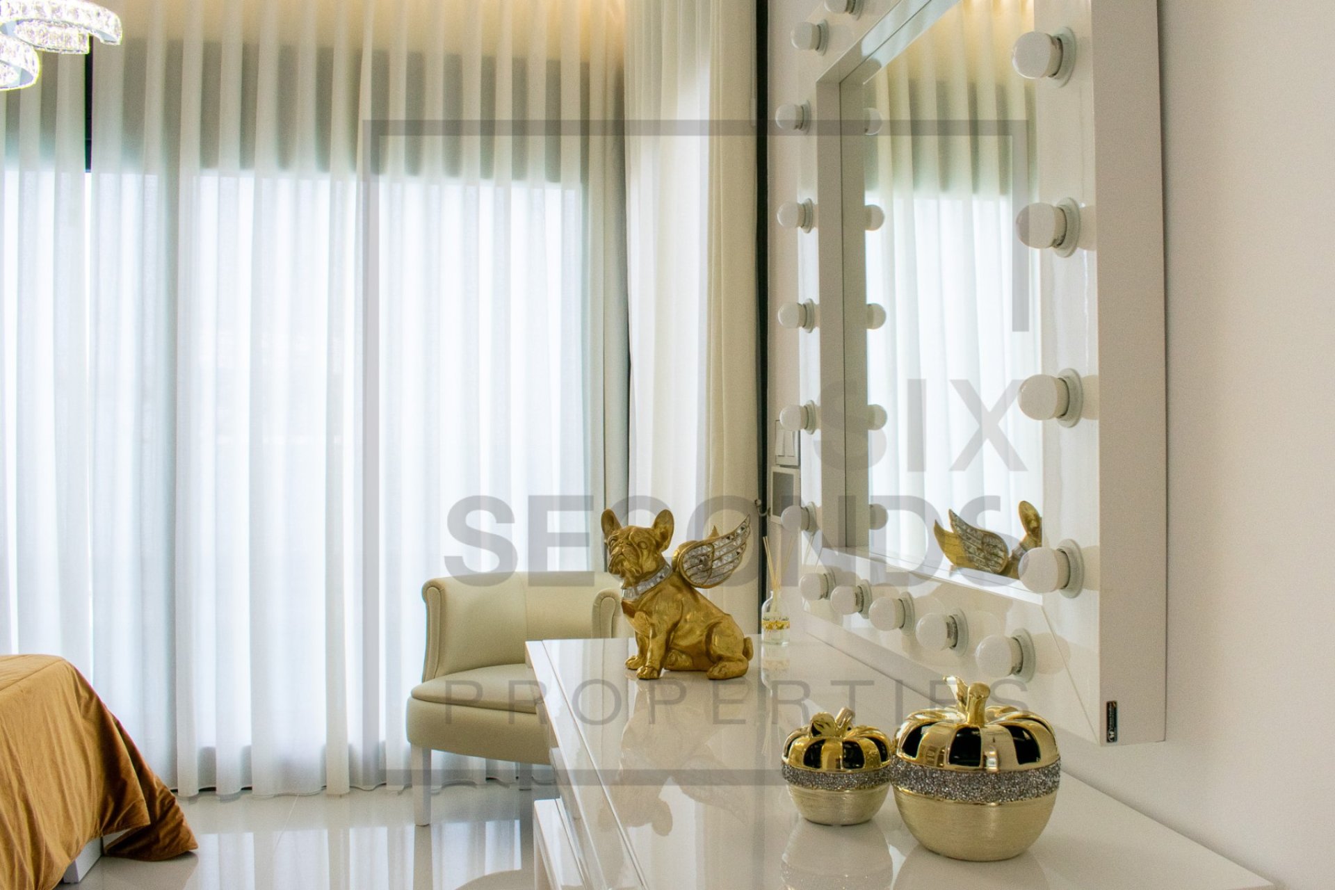 Reventa - Villa -
San Miguel de Salinas - Urbanizaciones