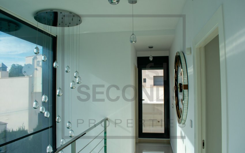 Reventa - Villa -
San Miguel de Salinas - Urbanizaciones