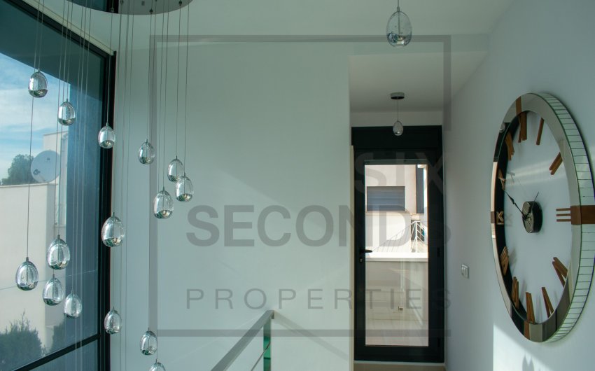 Reventa - Villa -
San Miguel de Salinas - Urbanizaciones