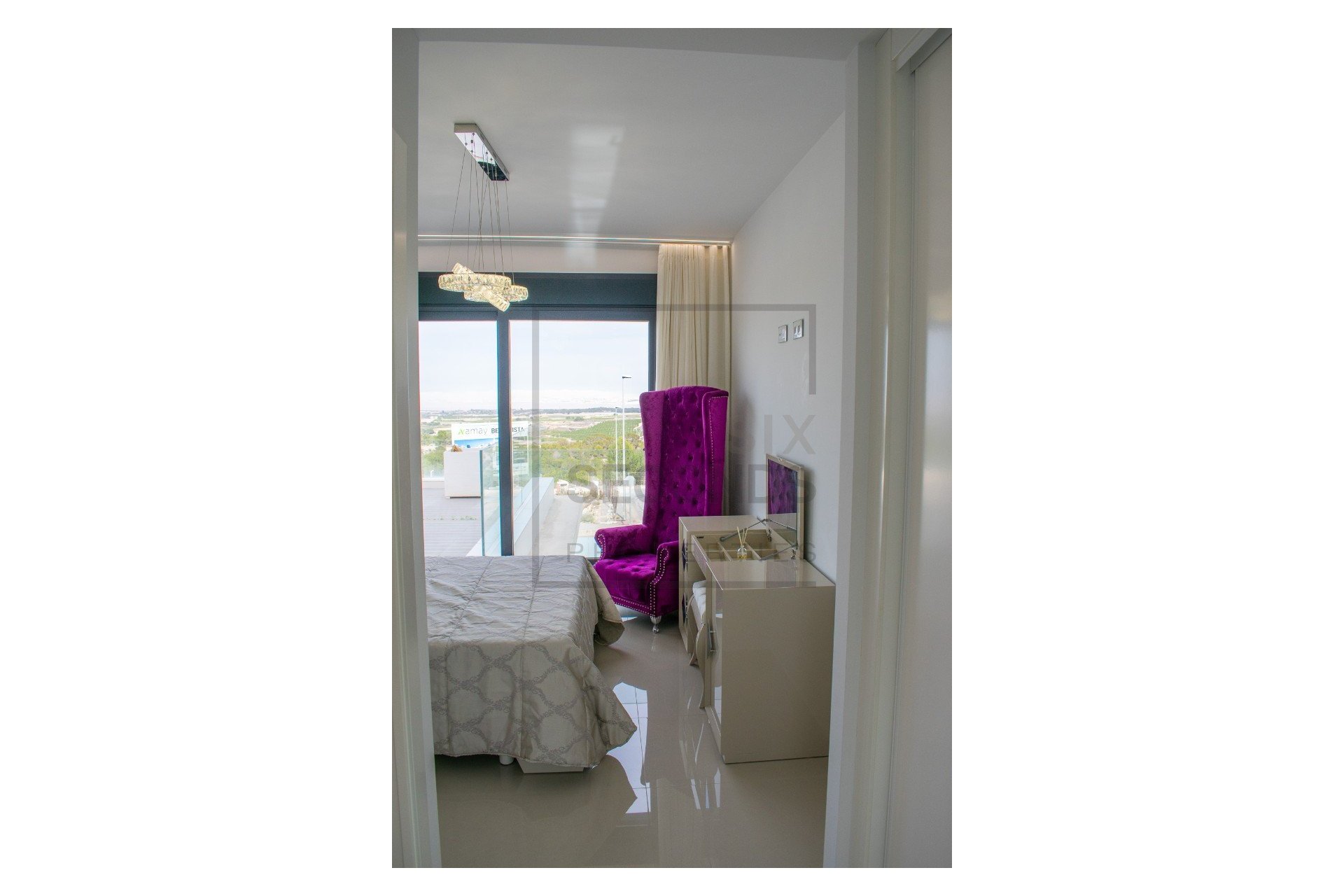 Reventa - Villa -
San Miguel de Salinas - Urbanizaciones