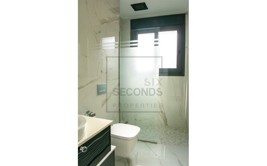 Reventa - Villa -
San Miguel de Salinas - Urbanizaciones