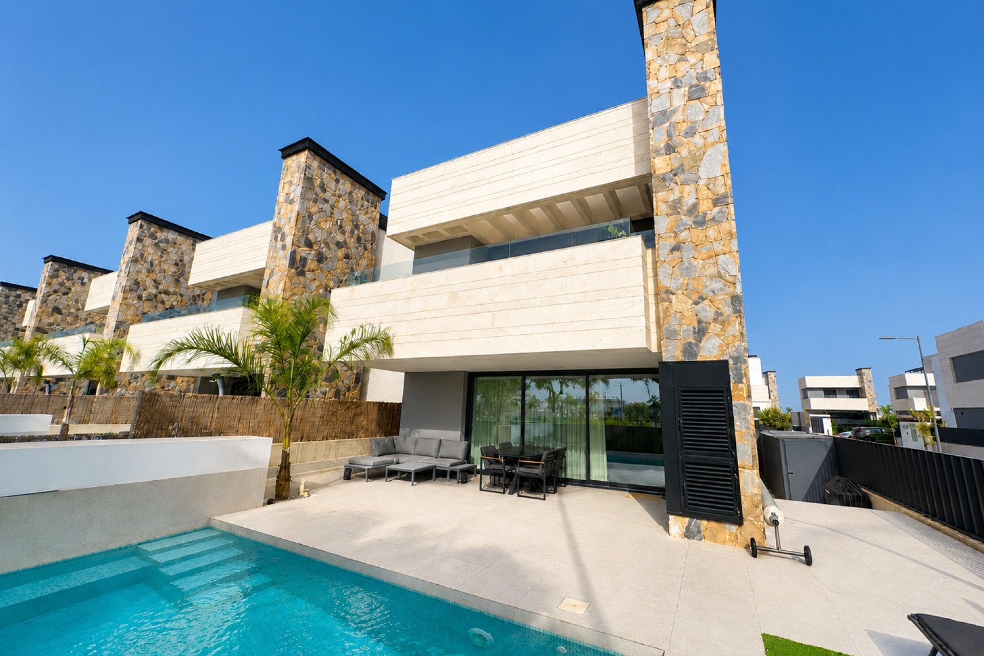 Reventa - Villa -
Santa Rosalia Resort - Inland